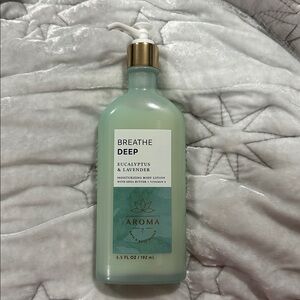 BATH & BODY WORKS BREATHE DEEP 
EUCALYPTUS & LAVENDER Body Lotion 6.5 OZ 
Glass